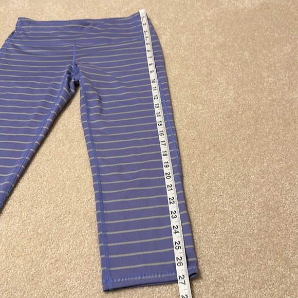 Athleta lavender and gray striped capri leggings size S - Picture 6 of 10